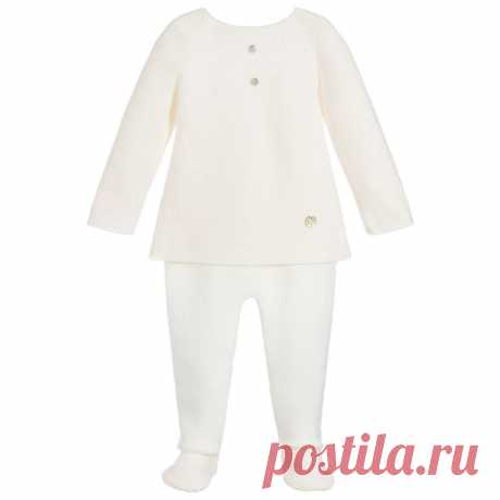 Ivory Knitted 2 Piece Babygrow Lovely ivory two-piece babygrow for boys and girls by Paz Rodriguez. Knitted in super soft blend of cotton Merino wool, with delicate patterned trims. It has decorative mother-of pearl buttons on the front.
