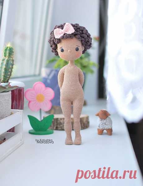 ♥ Crochet doll PATTERN Lola the doll is available in English in PDF format (instant download) ♥ Size: With worsted weight yarn and a 1,00 mm crochet hook, is roughly 18 cm tall. ♥!♥ This is a listing…