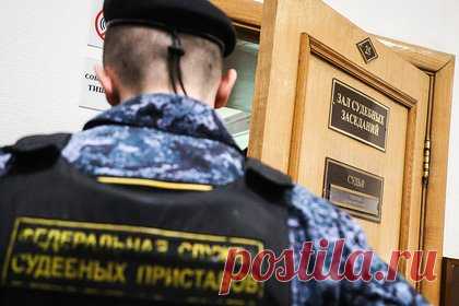 Российского военного осудили за отказ от участия в СВО. Южно-Сахалинский гарнизонный военный суд приговорил к 2,5 года колонии общего режима военнослужащего, который отказался участвовать в специальной военной операции (СВО). Мужчину признали виновным по части 2.1 статьи 332 («Неисполнение приказа») УК РФ и взяли под стражу в зале суда.