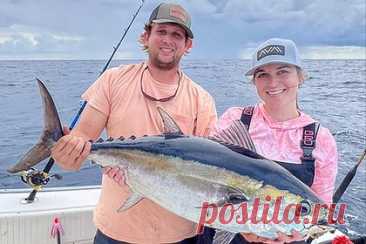 Мужчина и женщина поймали крупных рыб и установили два рекорда за два дня