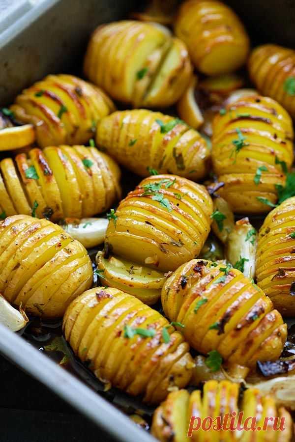 Lemon Herb Roasted Potatoes - BEST roasted potatoes you'll ever make, loaded with butter, lemon, garlic and herb. 15 mins active time! | rasamalaysia.com #christmas_lunch_recipes