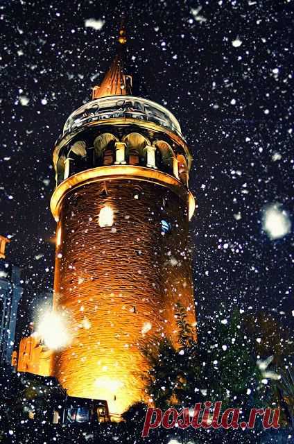 Башня Galata и снег в Турции. - Istanbul, Turkey