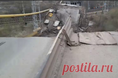 Женщина погибла при обрушении моста в Смоленской области. Из-за ЧП на путепроводе в Вязьме пострадали шесть человек.