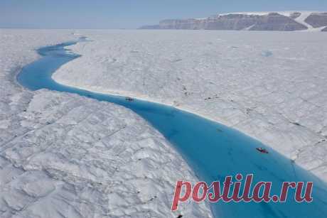 Голубая река в Леднике.Гренландия.