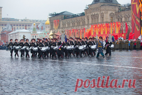 Торжественный марш, посвящённый 73-й годовщине исторического парада 7 ноября 1941 года » ФГКОУ СПО Московское военно-музыкальное училище МО РФ