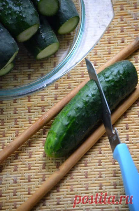 Прекрасная закуска под шашлыки из огурцов от Сталика Ханкишиева! Готовимся к шашлычному сезону!..