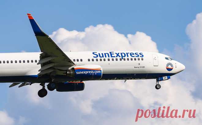 Лайнер Sunexpress вылетел из Парижа без 30 пассажиров. Самолет турецкой авиакомпании Sunexpress вылетел из парижского аэропорта Шарль де Голль в Измир, хотя на борт не сели 30 пассажиров и один пилот, сообщает портал Airport Haber.