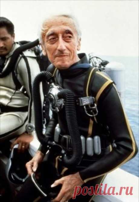 В 1943 году Жак-Ив Кусто вместе с Эмилем Гагнаном изобрел аппарат, предназначенный для дыхания под водой — первый акваланг.