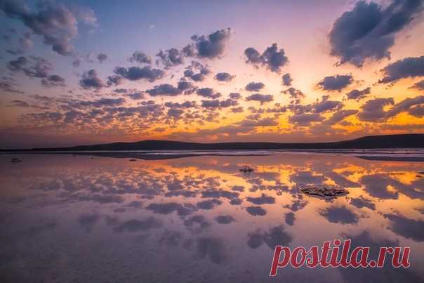 Доброе утро! Рассвет на Кояшском озере. Опукский заповедник, Крым. Автор фото – Елена Lissa Пахалюк.