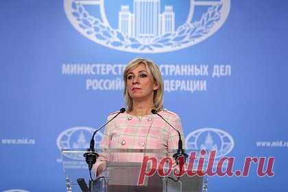 Захарова указала на ошибку перепутавшей Лаврова с его заместителем Бербок. Официальный представитель МИД России Мария Захарова указала на некомпетентность министра иностранных дел Германии Анналены Бербок, перепутавшей главу российского внешнеполитического ведомства Сергей Лаврова с его заместителем. Она прокомментировала слова главы МИД ФРГ о важности введения санкций против России.
