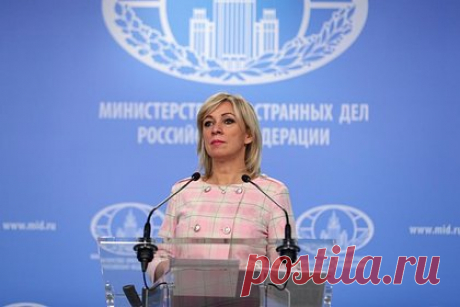 Захарова указала на ошибку перепутавшей Лаврова с его заместителем Бербок. Официальный представитель МИД России Мария Захарова указала на некомпетентность министра иностранных дел Германии Анналены Бербок, перепутавшей главу российского внешнеполитического ведомства Сергей Лаврова с его заместителем. Она прокомментировала слова главы МИД ФРГ о важности введения санкций против России.