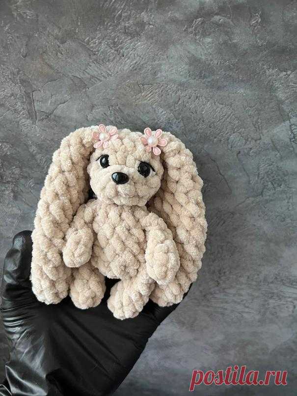 PDF Мишка Тедди и зайка Соня крючком. FREE crochet pattern; Аmigurumi toy patterns. Амигуруми схемы и описания на русском. Вязаные игрушки и поделки своими руками #amimore - маленькие зверюшки крючком, медведь, медвежонок, мишка и заяц из плюшевой пряжи, зайка, зайчик, зайчонок, плюшевые зверята.