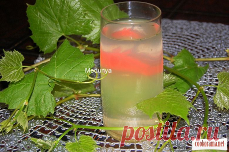 Освіжаючий напій з виноградних листків / Прохолодні напої / Кукорама — смачні рецепти!