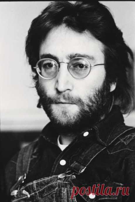 John Lennon by Annie Leibovitz