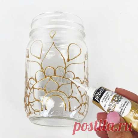 Learn how to paint glass jars and vases to have a stained glass effect using Pebeo Vitrea 160 glass paint.
