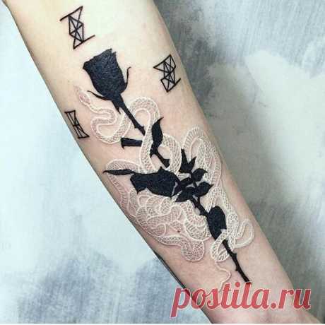 @gothicdreamers в Instagram: «🌹🌹🌹 from :@mirkosata #roses #flowers #whiteink #pale #dark #darkness #tattoo #ink #inked #bodyart #art #artistic #blackandwhite #aesthetics…» 8,180 отметок «Нравится», 55 комментариев — @gothicdreamers в Instagram: «🌹🌹🌹 from :@mirkosata #roses #flowers #whiteink #pale #dark #darkness #tattoo #ink #inked #bodyart…»