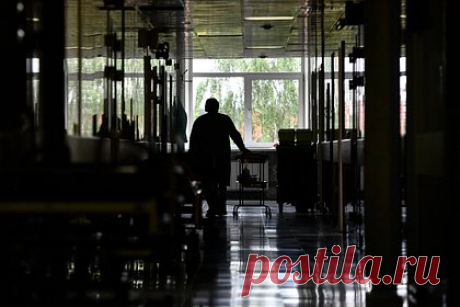 Больного раком россиянина жестоко избили в больнице из-за сделанного замечания. В Краснодаре 55-летнего мужчину, больного раком, жестоко избили в больнице из-за сделанного замечания. По информацииTelegram-канала Kub Mash, это произошло 18 июня в первом онкодиспансере, расположенном на улице Димитрова. Краснодарец после потасовки получил черепно-мозговую травму и рассечение лица.