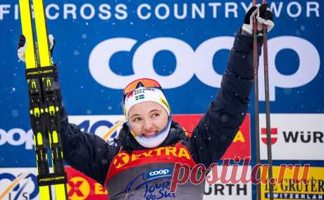 Шведская лыжница Сван выиграла масс-старт на 15 км на этапе «Тур де Ски». В тройку призеров вошли шведка Фрида Карлссон и немка Катарина Хенниг