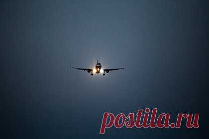 Пассажир решил поспать во время полета и не проснулся из-за остановки сердца. Пассажир рейса авиакомпании IndiGo в Калькутту решил поспать во время полета и не выжил. Уточняется, что после вылета из индийского города Чандигарх 43-летний Саураб Кумар Джайн почувствовал себя плохо, вспотел и стал задыхаться. Он попросил у бортпроводника воды и заснул.