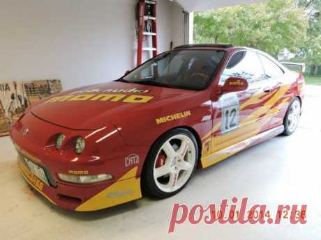 1996 Acura Integra GS-R, снявшаяся в первой части франшизы Форсаж, выставлена на продажу на аукционе eBay, и на момент написания статьи ставки дошли до $50 000. Автомобиль участвовал в гонке, в ходе которой впервые встретились персонажи Вина Дизеля и покойного Пола Уокера / Только машины