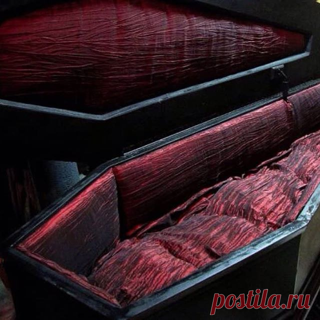Bed goals 💀✝ #gothicdreamers .
.
.
.
.
.
.#coffin #dark #darkness #instagoth #goth #gothic #gothstyle #gothiclife #black #vamp #vampire #red #aesthetics #alt #alternative #blood #horror #creepy #horrorfan