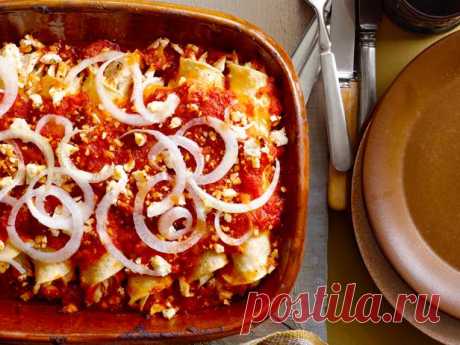 «Энчилада» – тортильи с сыром и курицей в томатном соусе