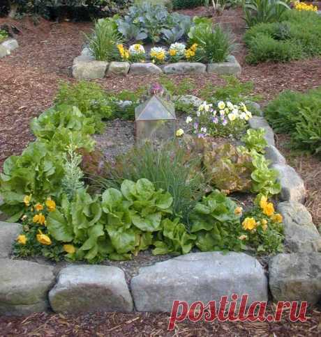 Detail of " one man boulder " edging for raised beds - Классический - Сад - Атланта - от эксперта Home & Garden Design, Atlanta - Danna Cain, ASLA | Houzz Россия