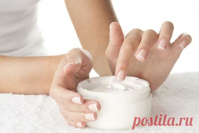 Домашние средства по уходу, которые могут защитить от появления морщин на коже рук.