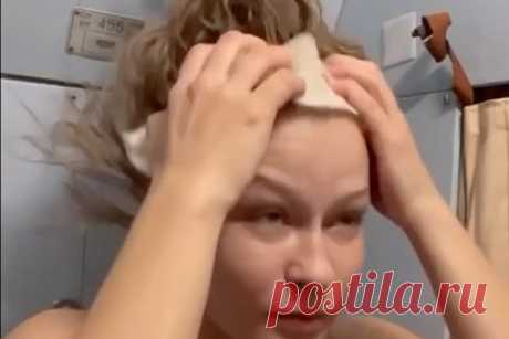 Юлия Пересильд показала мытье головы в космосе на видео. Российская актриса Юлия Пересильд показала фанатам процесс мытья волос на МКС, где она находилась во время съемок фильма «Вызов». Знаменитость опубликовала видео, в котором наносит на кожу головы специализированный шампунь для космонавтов. После этого телезвезда втирает средство в мокрые волосы с помощью салфетки.