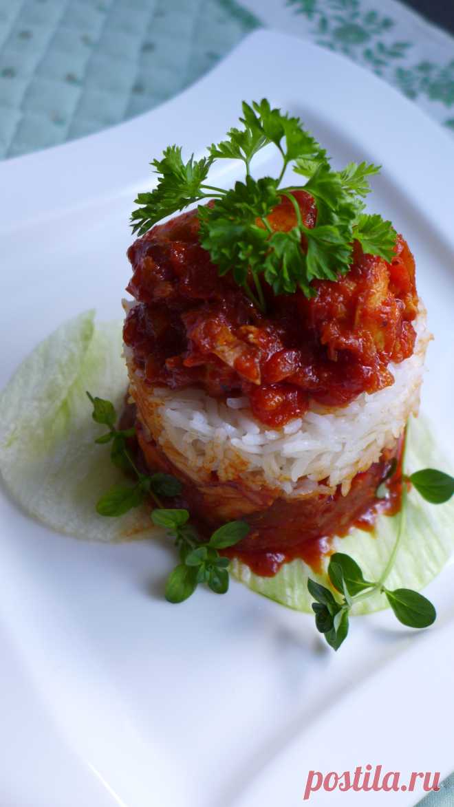Куриная грудка в томатном соусе с рисом и специями на ужин. Быстрый рецепт - Меню недели