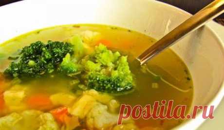 Суп с копченой курицей, брокколи и фасолью / Простые рецепты