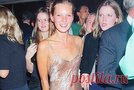 Копию культового «голого» платья Кейт Мосс из 90-х захотели продать на аукционе | Bixol.Ru