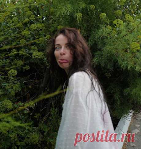 37-летняя Марина Александрова позирует на отдыхе без макияжа — vestinews