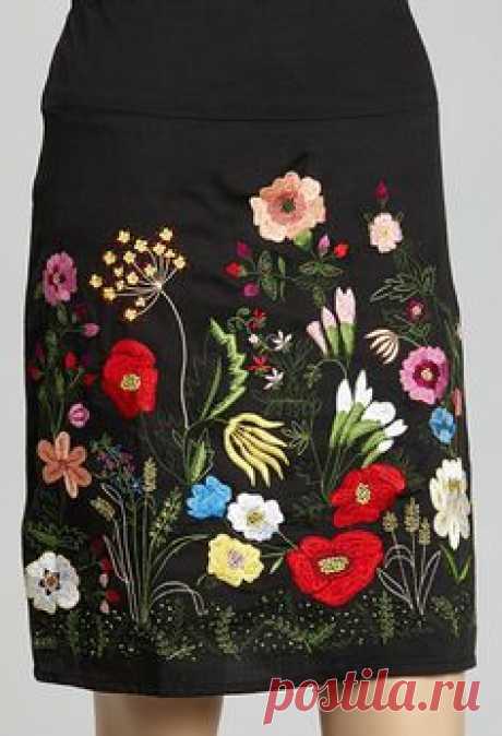 Black Floral Embroidered Pencil Skirt