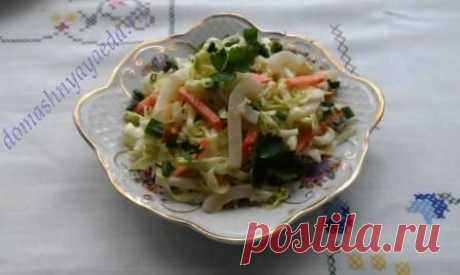 Салат из белокочанной капусты с кальмаром