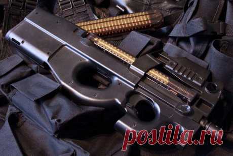 FN P90 — бельгийский пистолет-пулемет, разработанный в 1986 — 1987 годах. / Surfingbird - все, что интересно тебе