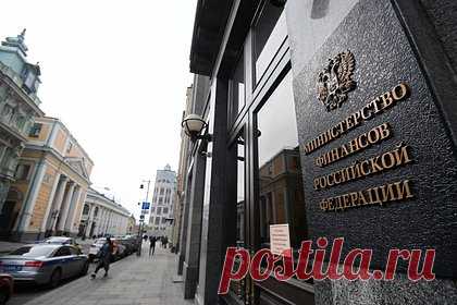 Минфин оценил дефицит бюджета России. По итогам первых четырех месяцев года дефицит российского бюджета составил 3,424 триллиона рублей, превысив план на весь год (2,9 триллиона рублей). По оценке Минфина страны, в апреле показатель вырос на 1 триллион рублей. Нефтегазовые доходы за январь-апрель сократились на 52 процента, до 2,282 триллиона рублей.