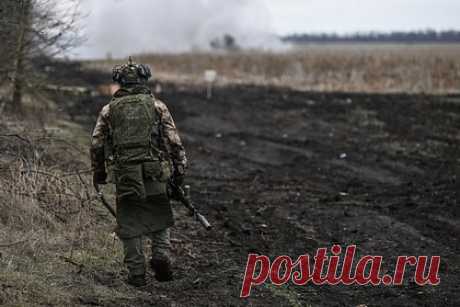 Мобилизованный морпех рассказал о рукопашной схватке в ДНР. Во время штурма он встретил трех солдат ВСУ. Мобилизованный в Якутии боец штурмового подразделения с позывным Куба рассказал, как в одиночку вступил в рукопашный бой с тремя солдатами Вооруженных сил Украины. Военнослужащий сообщил, что вышел победителем из схватки на донецком направлении. Инцидент произошел в середине декабря 2023-го во время штурмового выхода.