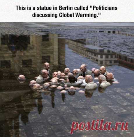 Эта статуя в Берлине называется  Политики, обсуждающие глобальное потепление.  / Неформальный Английский