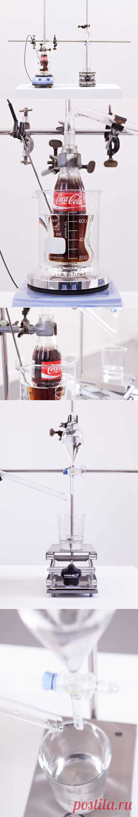 Кока-кола превращается в воду с помощью Настоящей Вещи Хельмута Смитса
