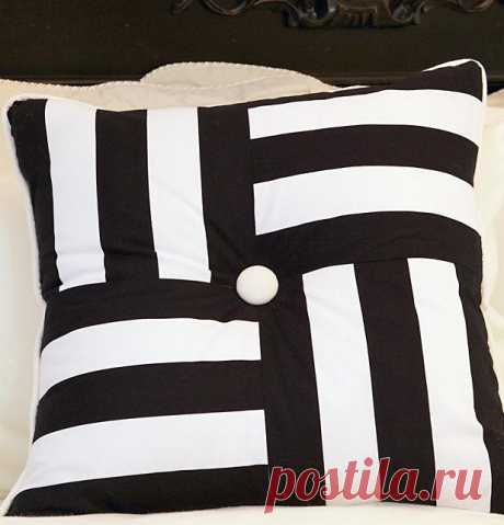 Черно-белые диванные подушки своими руками