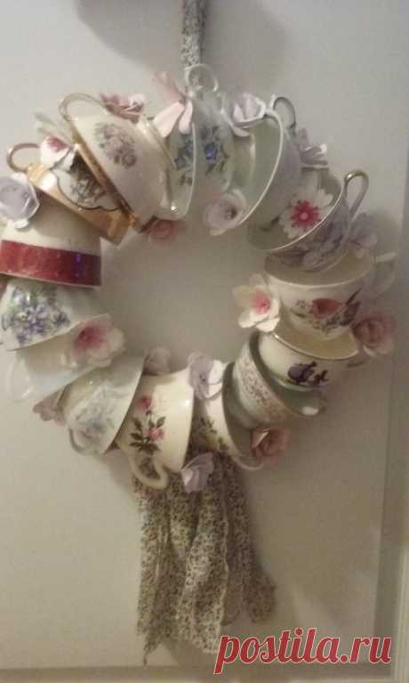 Next time you’re at the thrift store, buy some tea cups and copy this woman’s gorgeous front door idea! | Hometalk