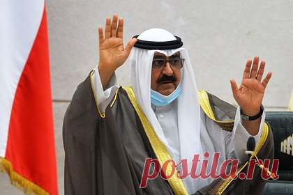 Правительство Кувейта объявило нового эмира. Правительство Кувейта объявило наследного принца Мишааля аль-Ахмед аль-Джабера ас-Сабаха новым эмиром. Такую новость передали по кувейтскому государственному телевидению. Он стал семнадцатым эмиром Кувейта. Мишааль аль-Ахмед аль-Джабер ас-Сабаха — младший брат Навафа аль-Ахмед аль-Джабера ас-Сабаха.