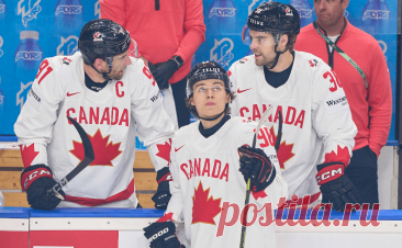 Дубль лучшего новичка НХЛ помог сборной Канады выиграть второй матч на ЧМ. Канадцы обыграли датчан со счетом 5:1. У 18-летней звезды сборной Канады Коннора Бедарда уже четыре гола в двух матчах