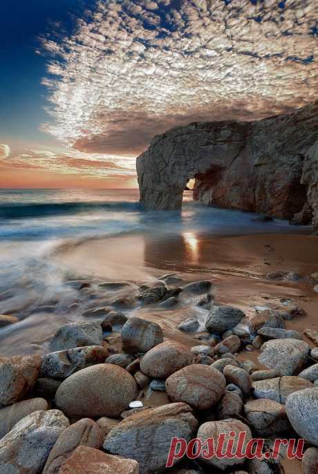 Port Blanc at sunset. Quiberon, Brittany, France. | Carreen Andersen приколол(а) это к доске Brittany and Breton culture …| Pinterest