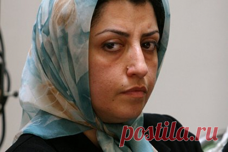 Нобелевский лауреат объявила голодовку в иранской тюрьме. Лауреат Нобелевской премии мира 2023 года за борьбу против угнетения женщин в Иране Наргиз Мохаммади начала голодовку в иранской тюрьме. Сообщается, что она страдает от давления в легких. Но сотрудники тюрьмы отказались доставить Мохаммади в больницу из-за ее отказа носить хиджаб.