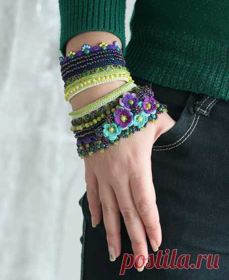 crochet cuff bracelet Inspiracion ✿⊱╮Teresa Restegui https://www.pinte…