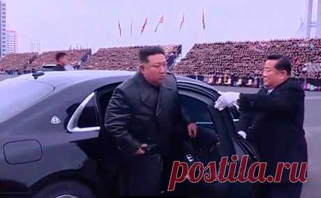 Ким Чен Ын сменил личный автомобиль на Maybach. Лидер Северной Кореи Ким Чен Ын сменил свой личный автомобиль на Mercedes-Benz Maybach S650, обратил внимание южнокорейский телеканал SBS.
