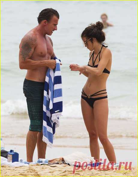 Full Sized Photo of annalynne mccord bikini beach babe with shirtless dominic purcell 20 | AnnaLynne McCord &amp; Dominic Purcell Hold Hands at the Beach! | Just Jared Jr.