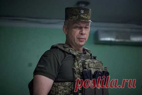 Живущую в России семью Сырского расстроило назначение сына главкомом ВСУ. Сможет ли Мясник заслужить доверие украинцев?. Проживающая в России мать Александра Сырского Людмила тяжело переживает его назначение на пост главнокомандующего Вооруженными силами Украины. рассказала ее знакомая Софья Бондаренко, с которой они вместе поют в хоре. Она сообщила, что женщина находится в подавленном состоянии.
